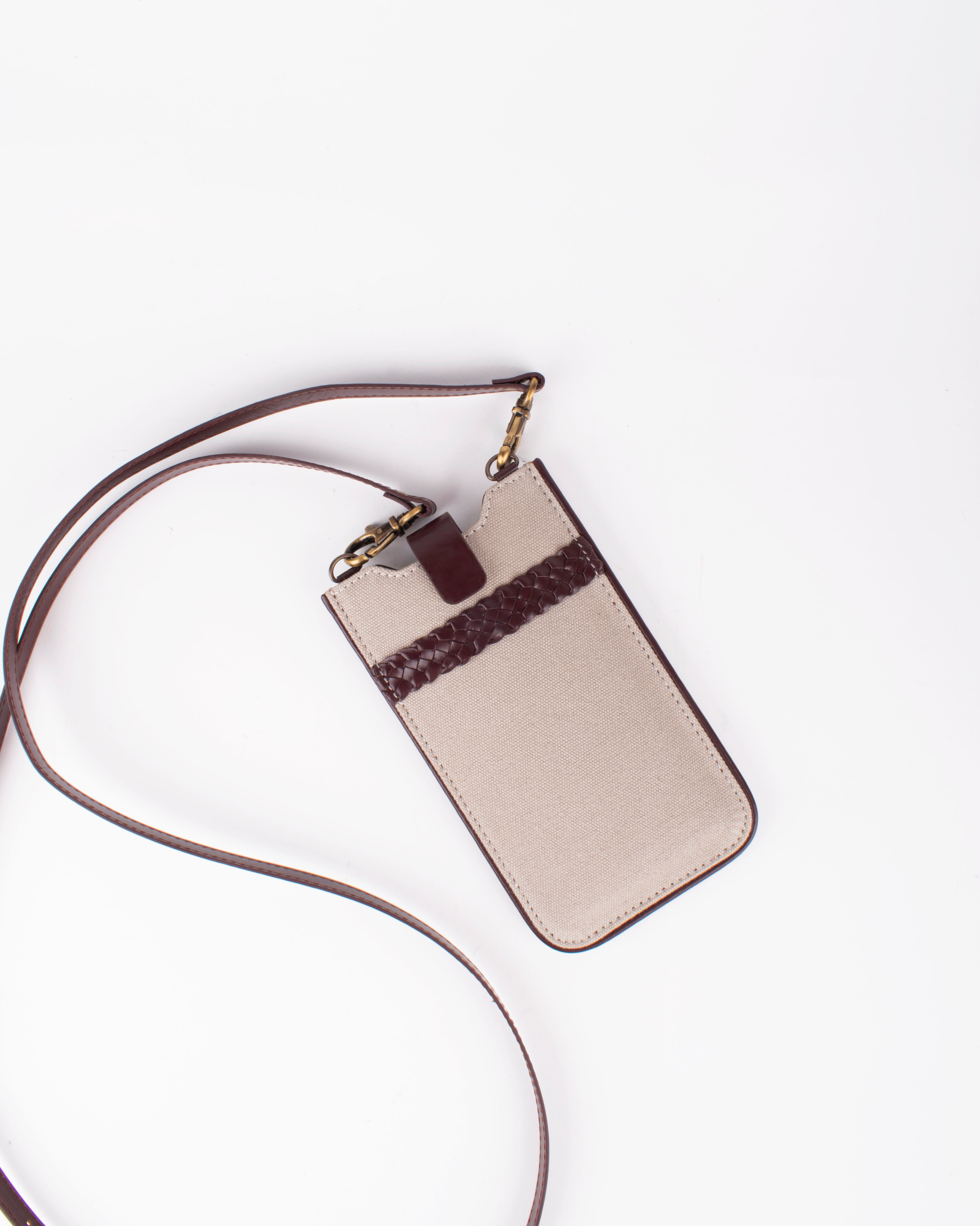 Odyssey Phone CrossBody Slomotion